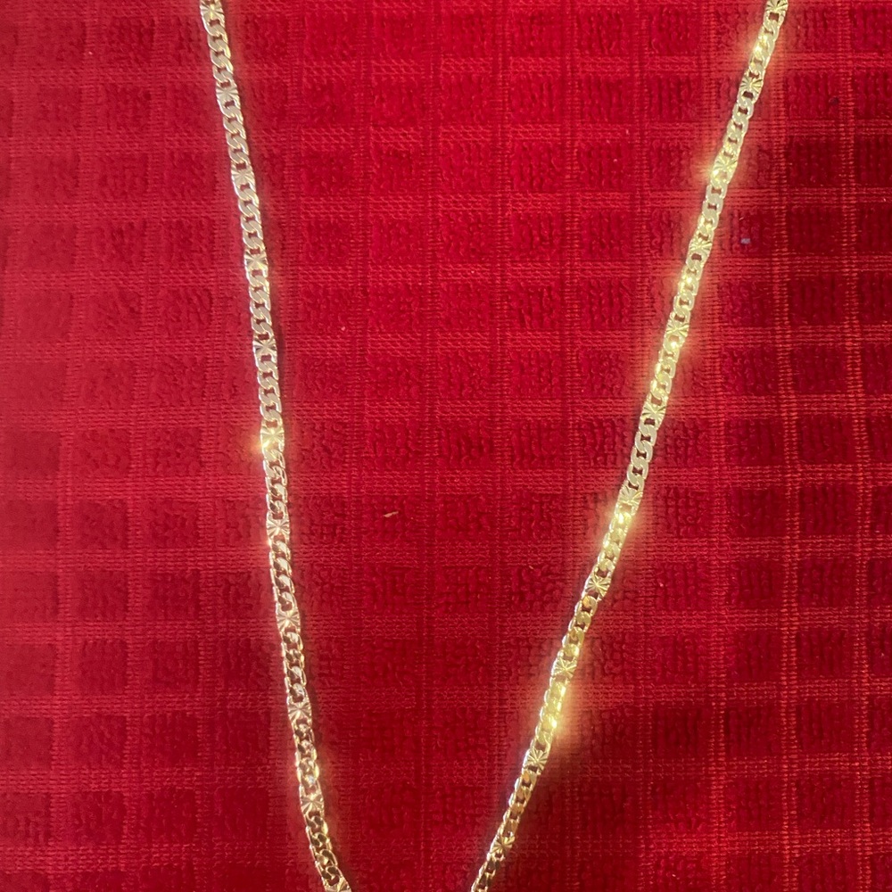 Classic Gold-Tone Women’s Chain Necklace. NWOT. Never used. 17.5 inches long.